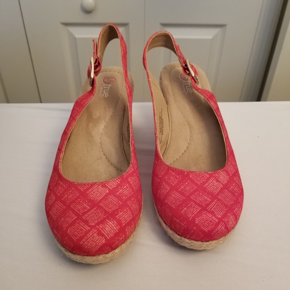 B true by baretraps Red Geometric Espadrille Wedge Slingback Sandals Women Sz8.5